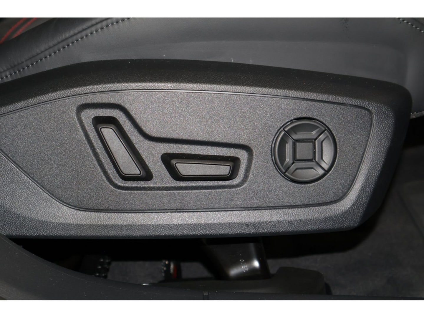 Bild über Audi S6 Avant TDI quattro tiptronic - für weitere Informationen kontaktieren Sie den Audi Partner