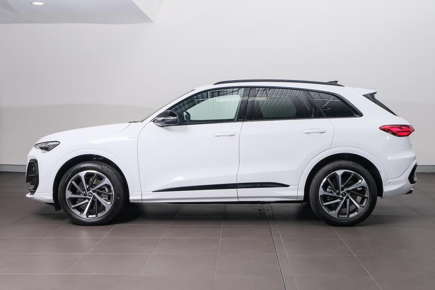Image about Audi Q5 SUV TDI quattro 150 kW sport