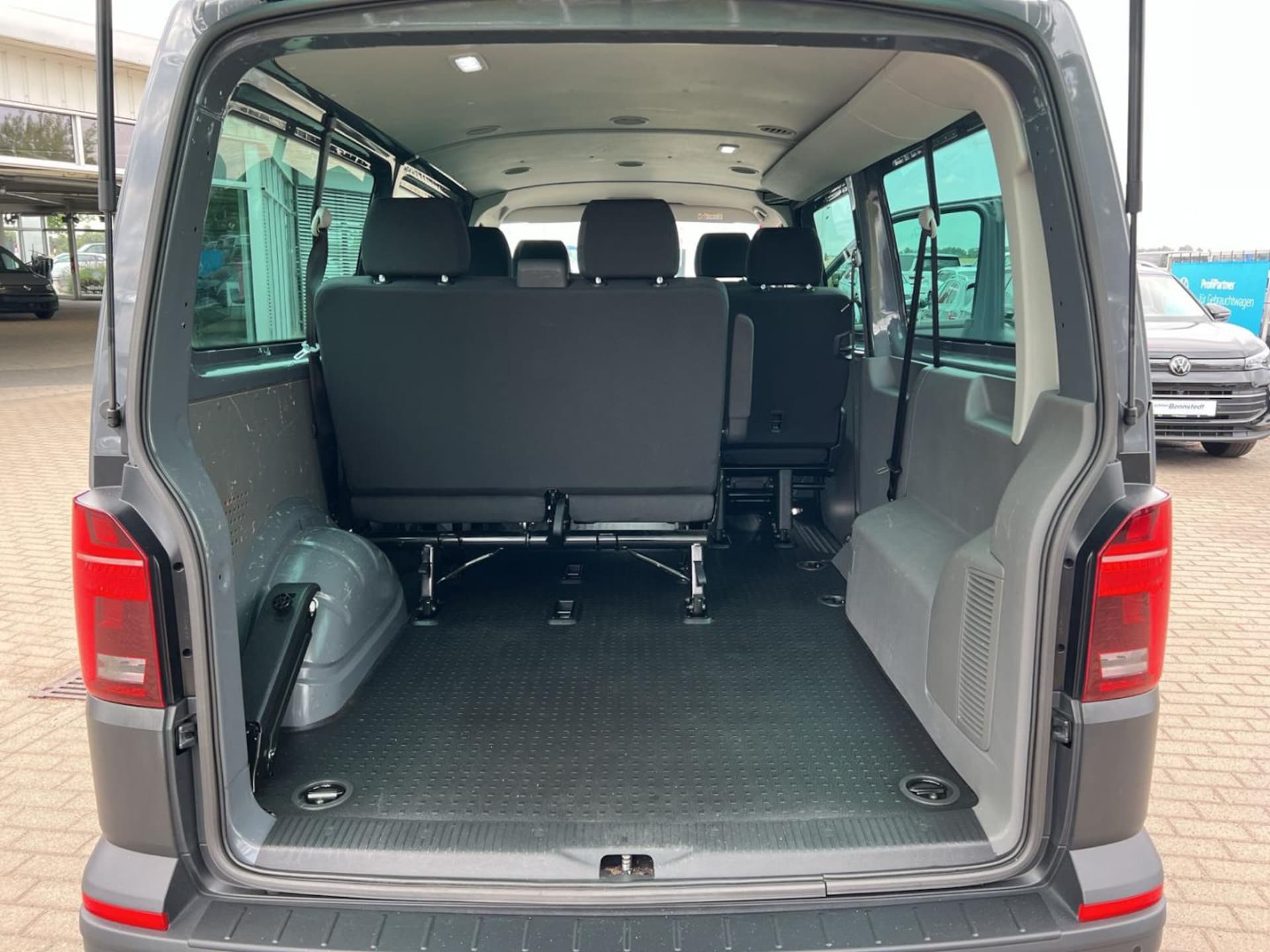 Volkswagen T6.1 Transporter Kombi langer Radstand