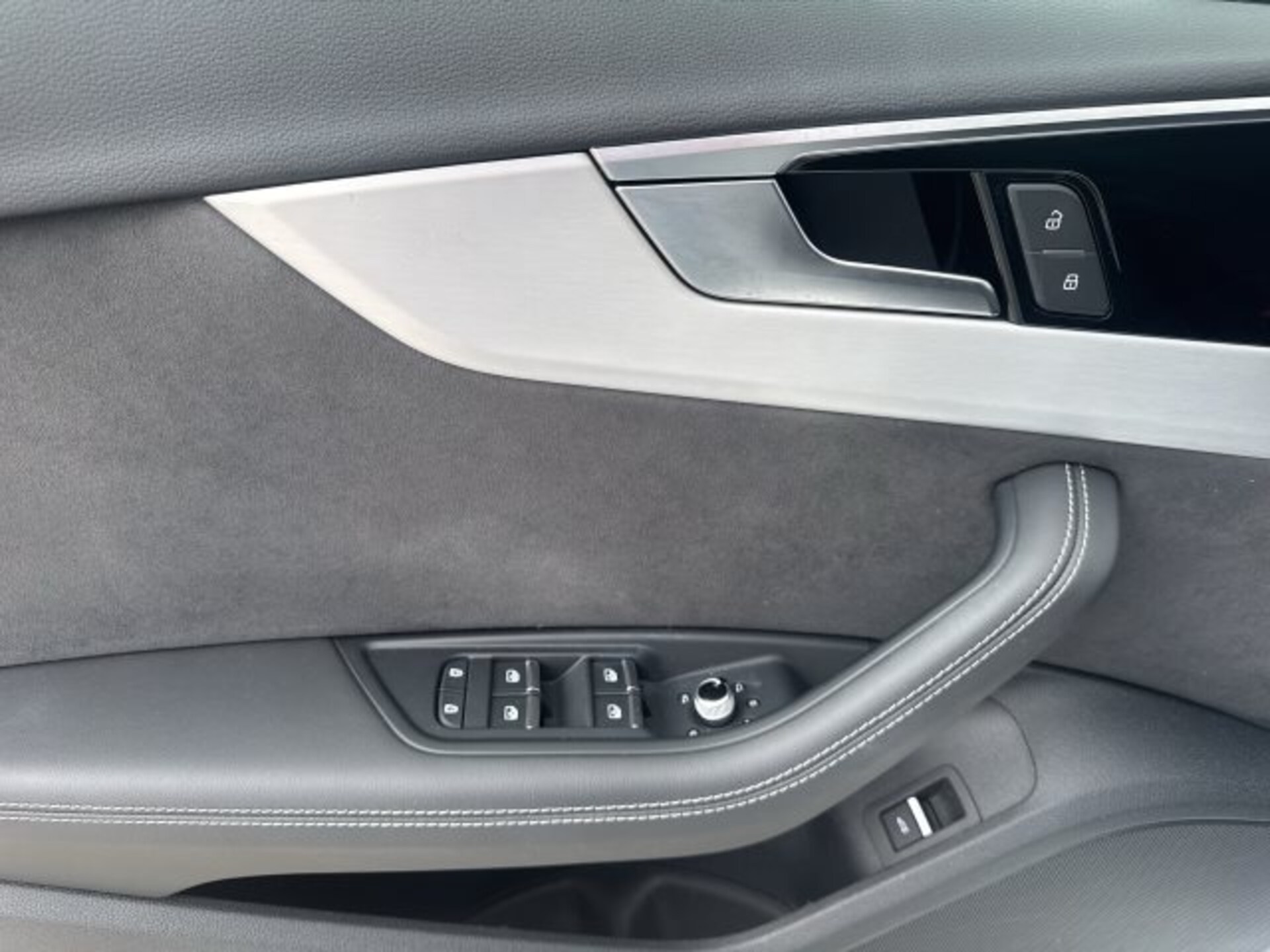 Audi A4 Avant S line