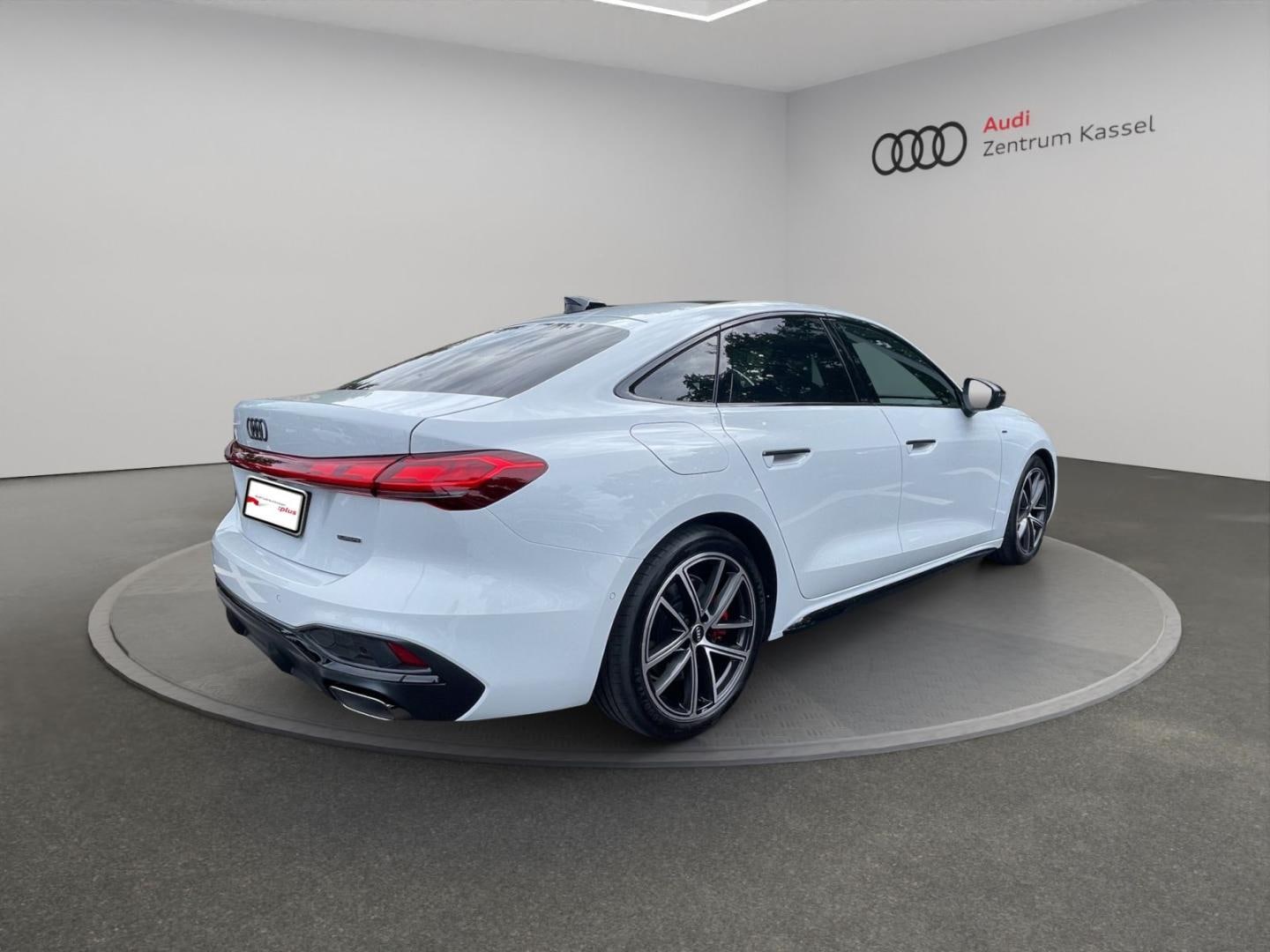 Bild über Audi A5 Limousine e-hybrid e-hybrid quattro 220 kW S tronic - für weitere Informationen kontaktieren Sie den Audi Partner