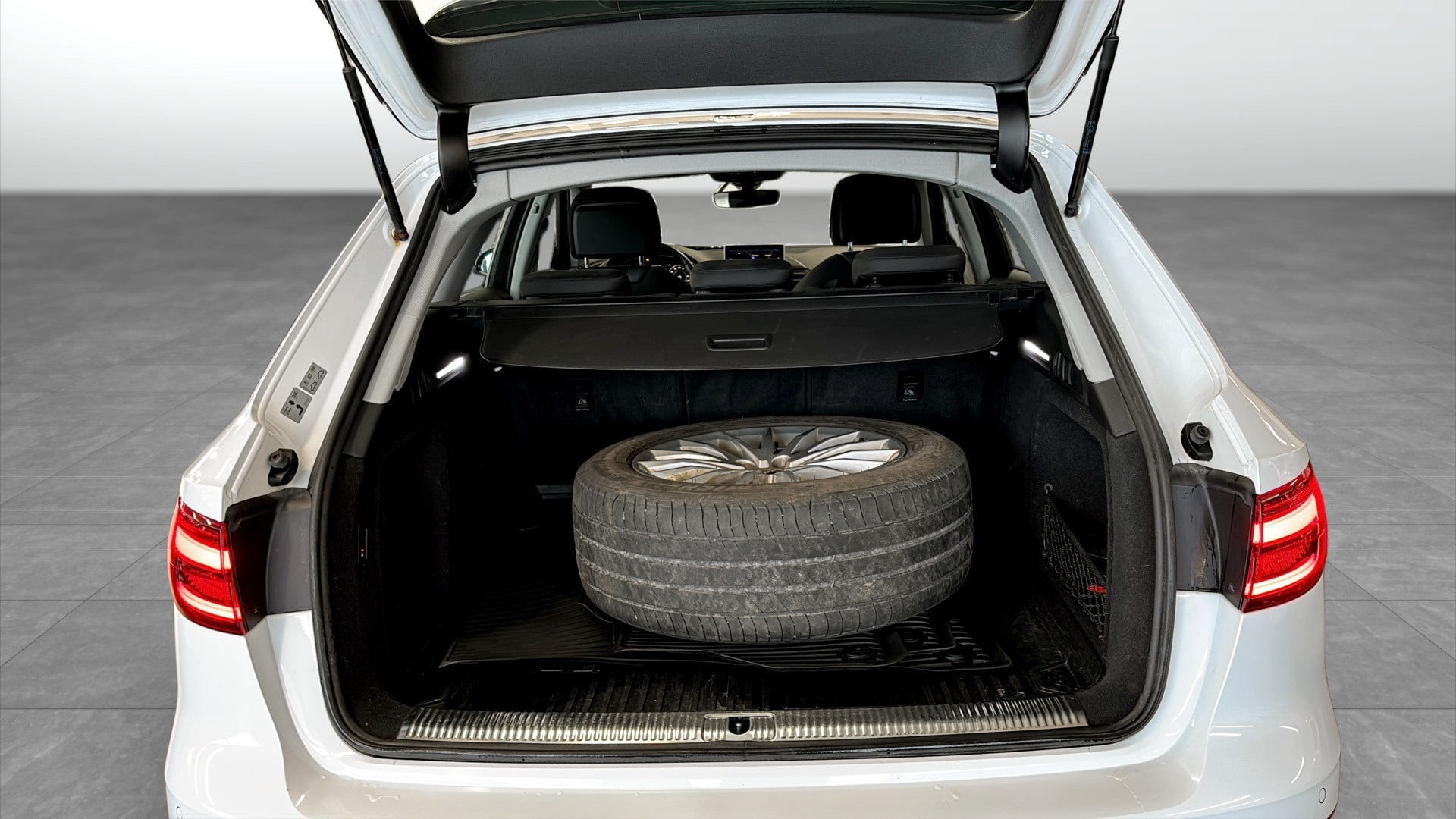 Bild som visar Audi A4 allroad quattro A4 allroad 2.0 TDI quattro Proline 190 hk 6-växlad - för mer information kontakta din Audi Partner