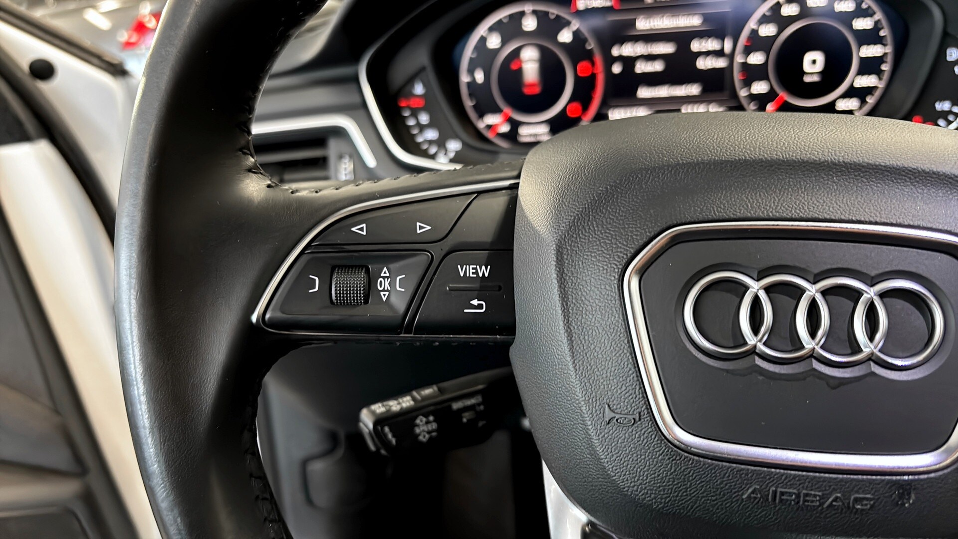 Bild som visar&nbsp;Audi A4 allroad quattro&nbsp;A4 allroad 2.0 TDI quattro Proline 190 hk 6-växlad - för mer information kontakta din Audi Partner