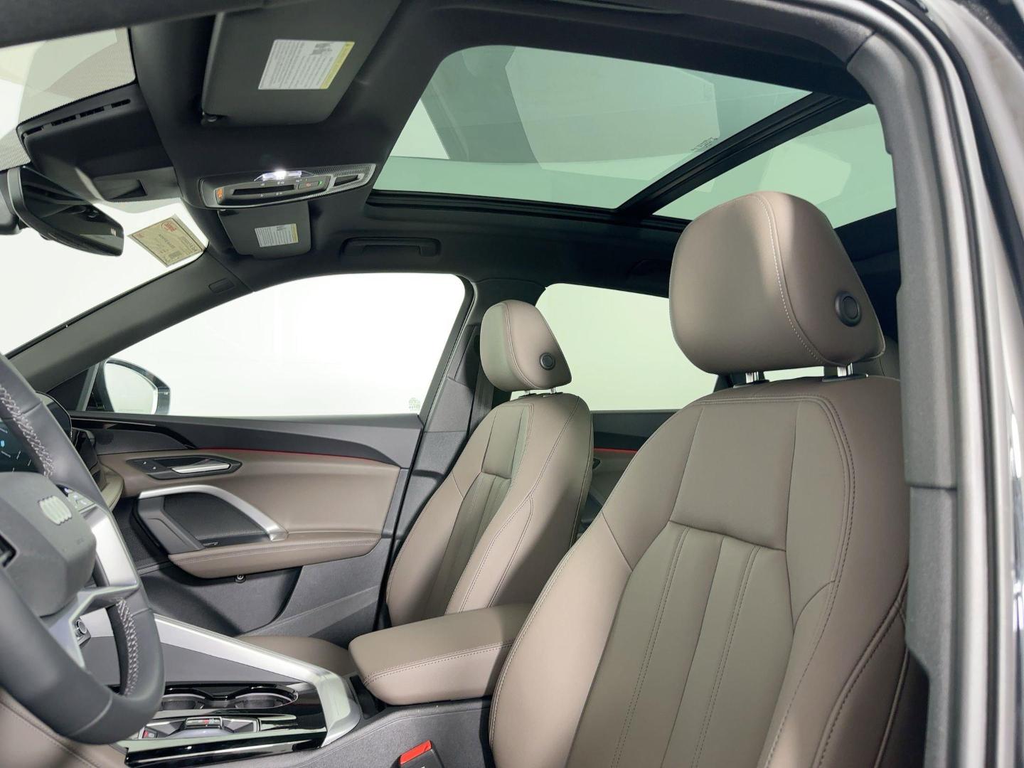 2025 Audi Q5 Premium - Photo 13