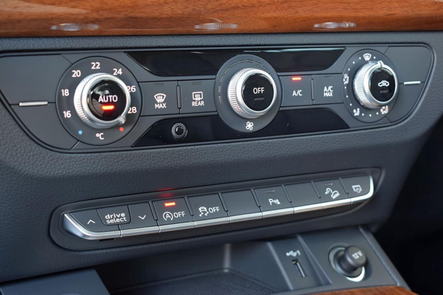 Bild über Audi Q5 40 TFSI quattro S tronic - für weitere Informationen kontaktieren Sie den Audi Partner