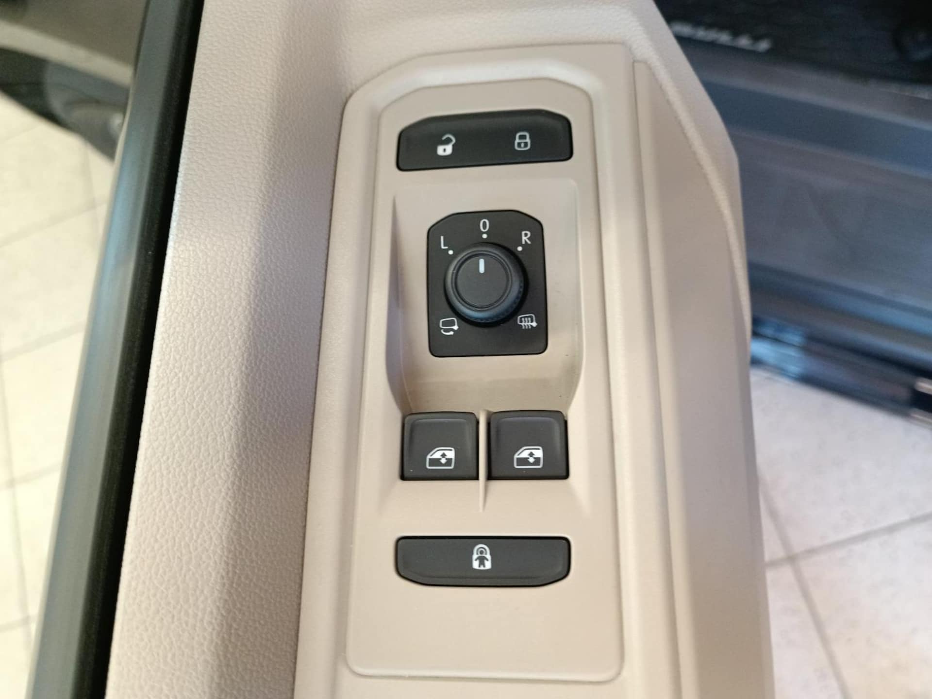 Volkswagen Multivan Basis-Modell