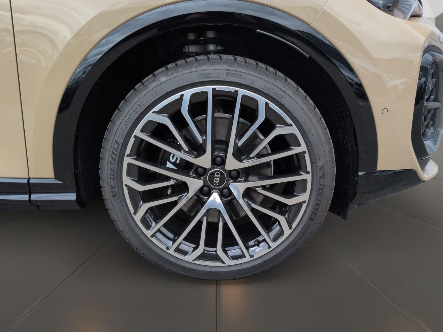 Bild über Audi SQ5 SUV edition one mit Akzenten mythosschwarz TFSI 270 kW S tronic - für weitere Informationen kontaktieren Sie den Audi Partner