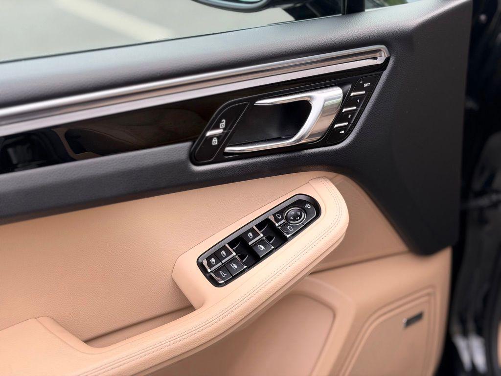 2025 Porsche Macan Base - Photo 21