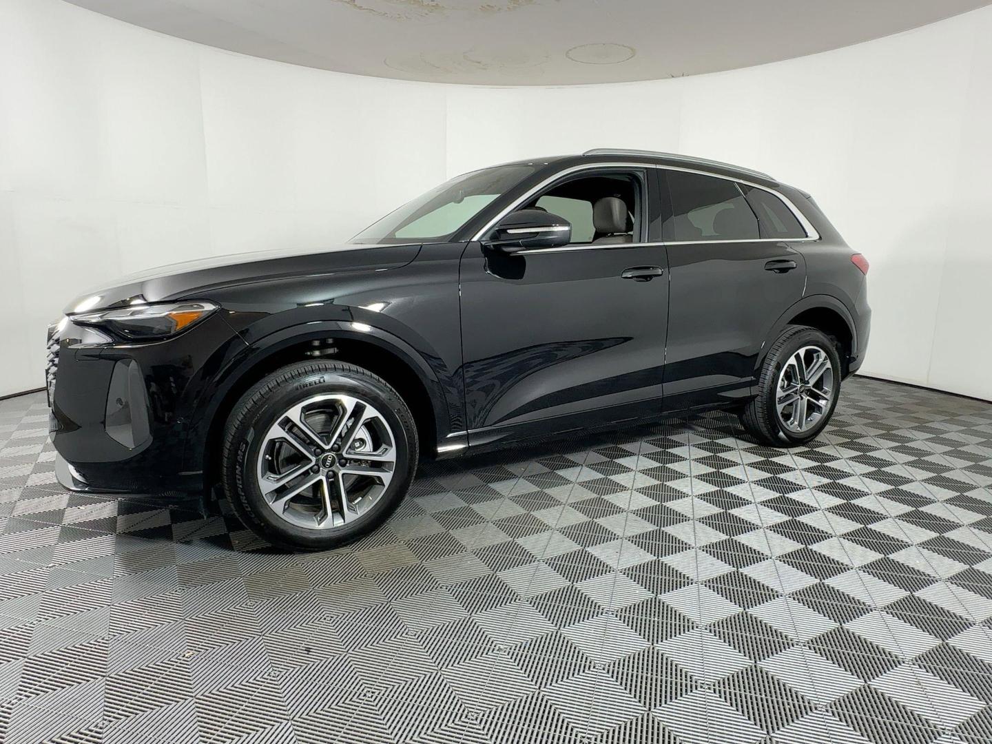 2025 Audi Q5 Premium - Photo 17