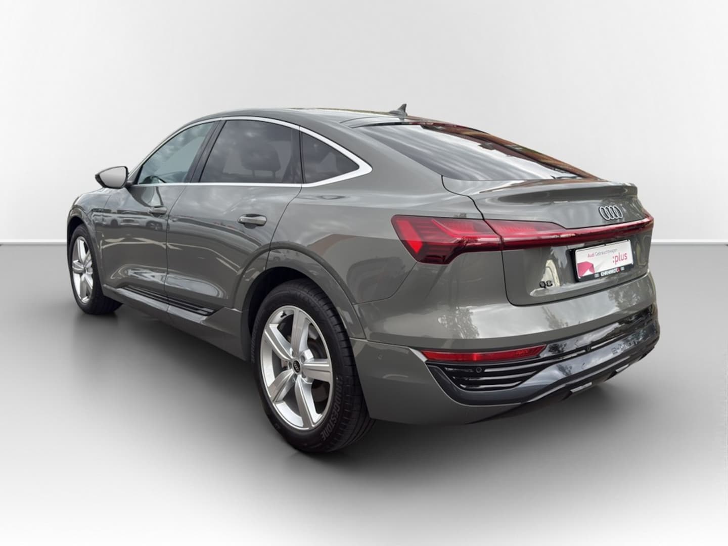 Bild über Audi Q8 Sportback e-tron advanced 50 e-tron quattro - für weitere Informationen kontaktieren Sie den Audi Partner