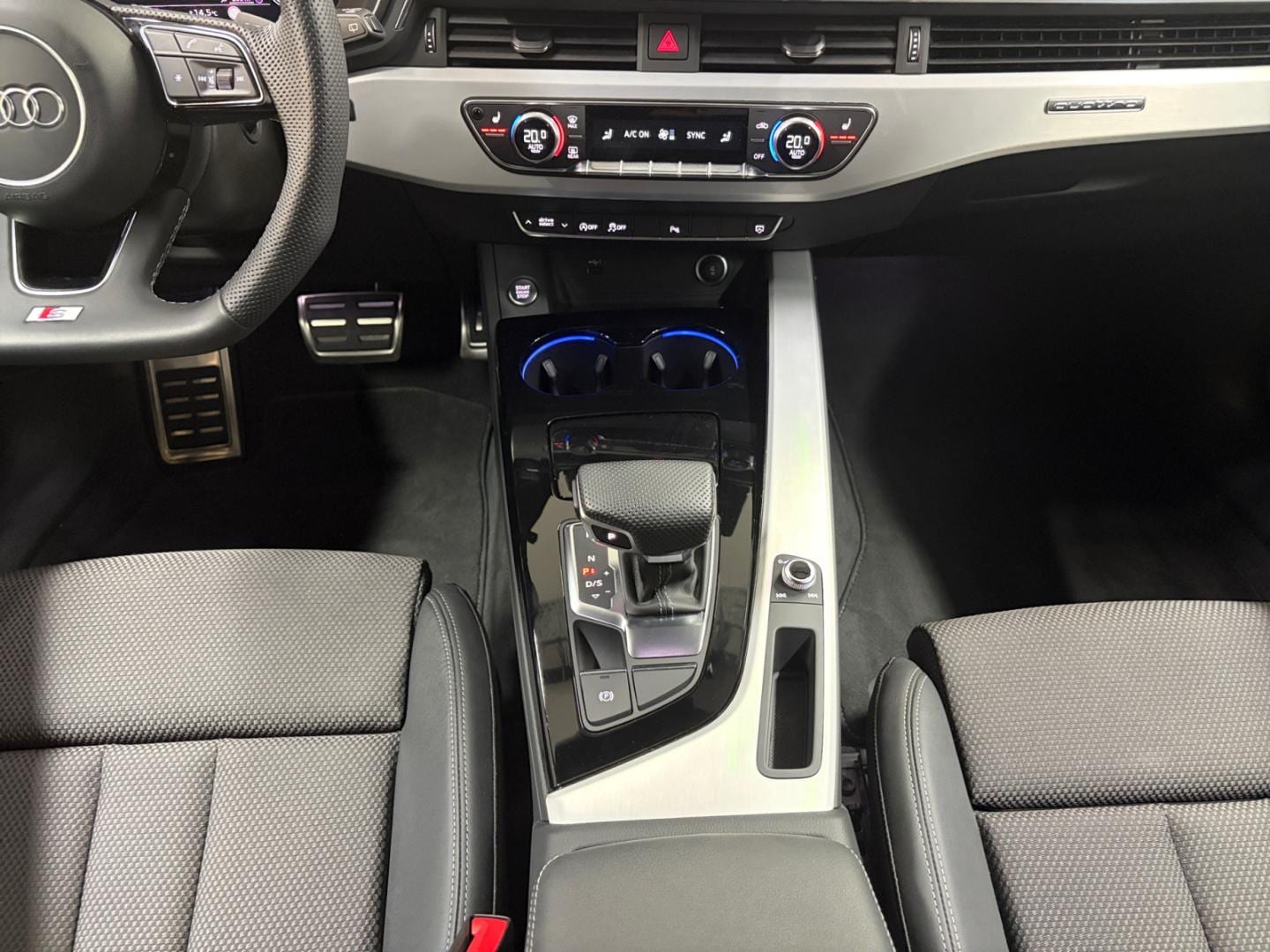 Bild über Audi A4 Avant S line 40 TFSI quattro S tronic - für weitere Informationen kontaktieren Sie den Audi Partner