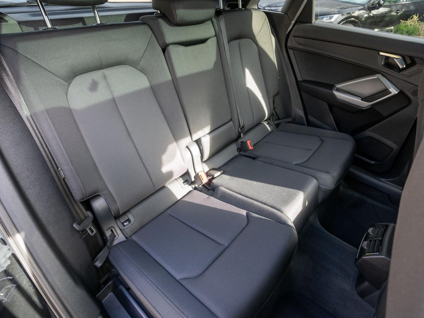 Bild über Audi Q3 S line 35 TFSI S tronic - für weitere Informationen kontaktieren Sie den Audi Partner