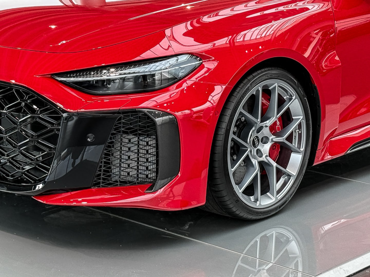 Bild über Audi RS 5 Limousine TFSI quattro 470 kW tiptronic - für weitere Informationen kontaktieren Sie den Audi Partner