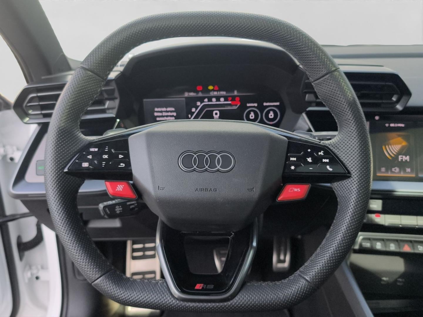 Bild über Audi RS 3 Limousine TFSI quattro S tronic - für weitere Informationen kontaktieren Sie den Audi Partner