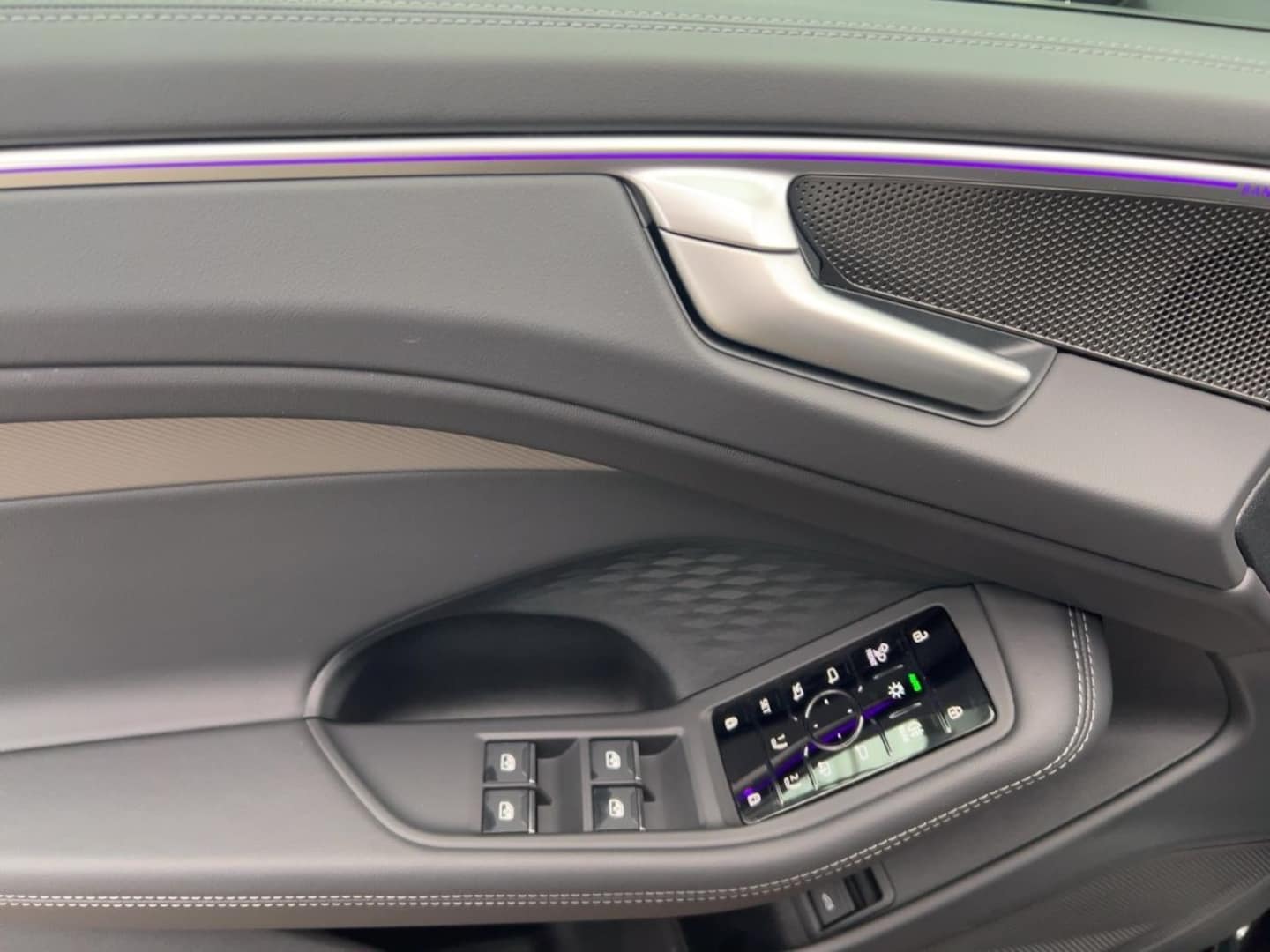 Bild über Audi A6 Avant e-hybrid e-hybrid quattro 220 kW S tronic - für weitere Informationen kontaktieren Sie den Audi Partner