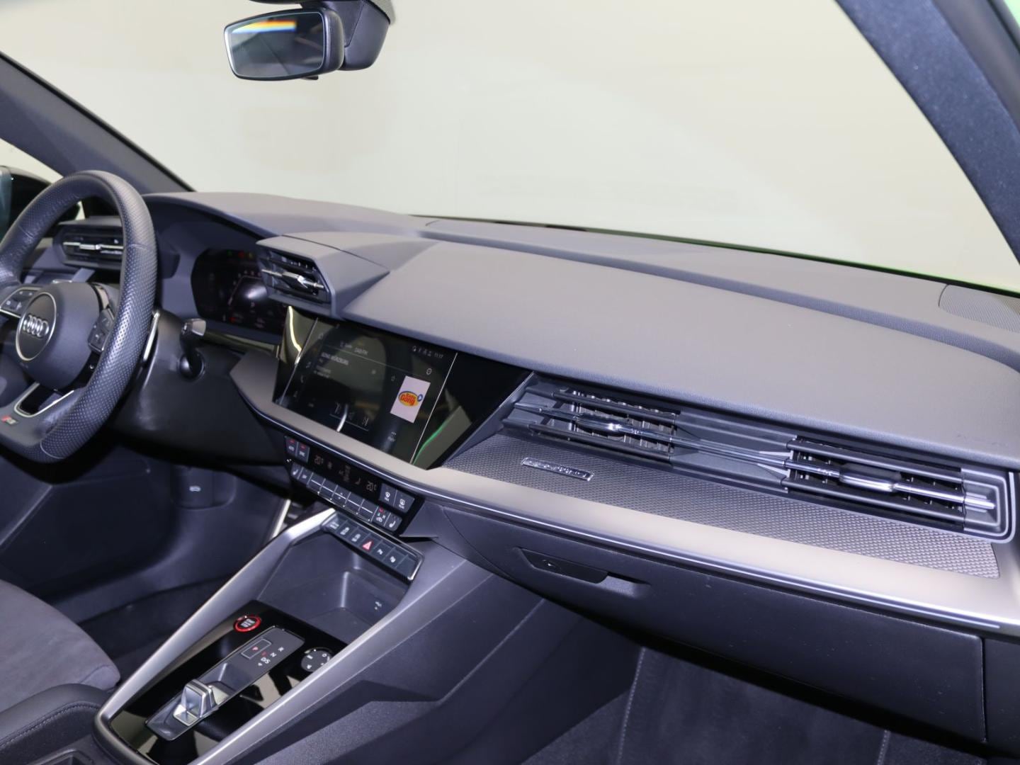 Bild über Audi RS 3 Limousine TFSI quattro S tronic - für weitere Informationen kontaktieren Sie den Audi Partner