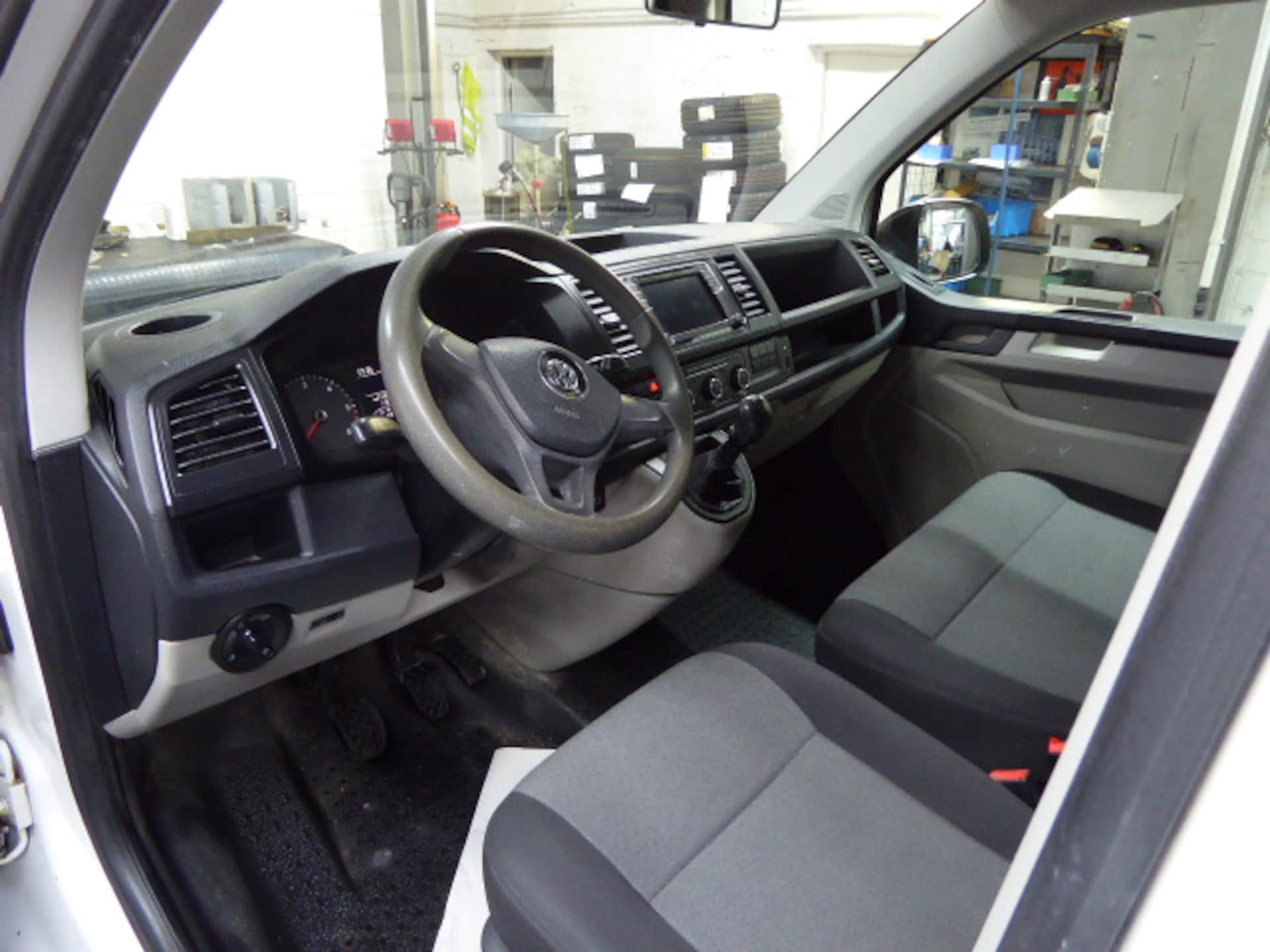 Volkswagen T6 Transporter Kombi langer Radstand