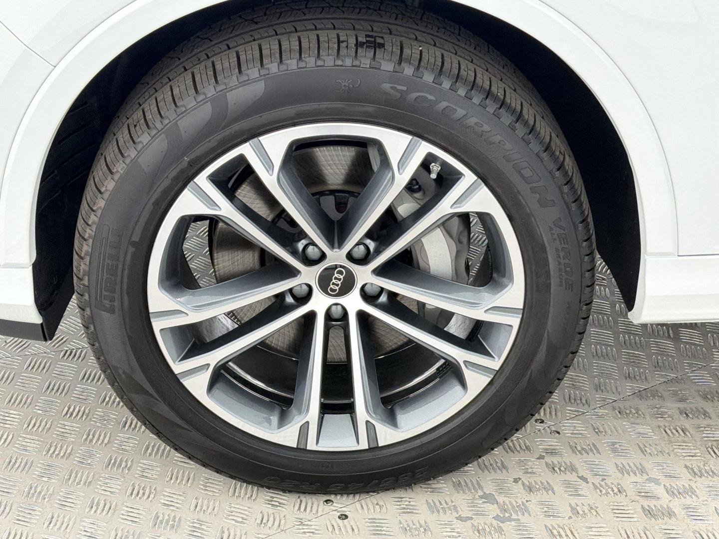 2026 Audi Q7 Premium - Photo 11