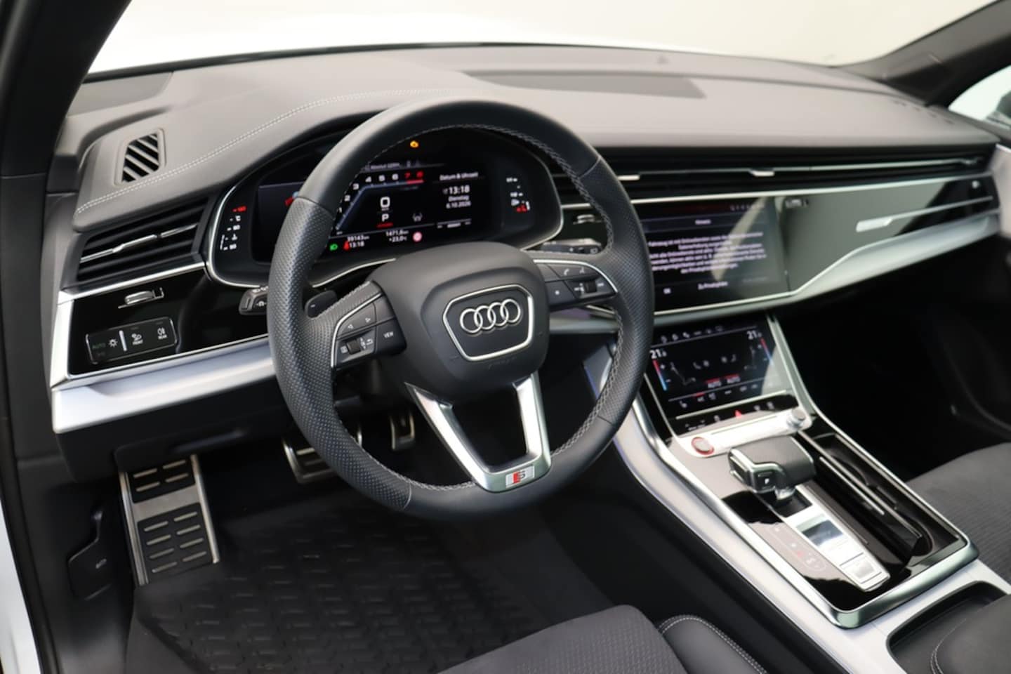 Bild über Audi SQ7 competition plus TFSI quattro tiptronic - für weitere Informationen kontaktieren Sie den Audi Partner