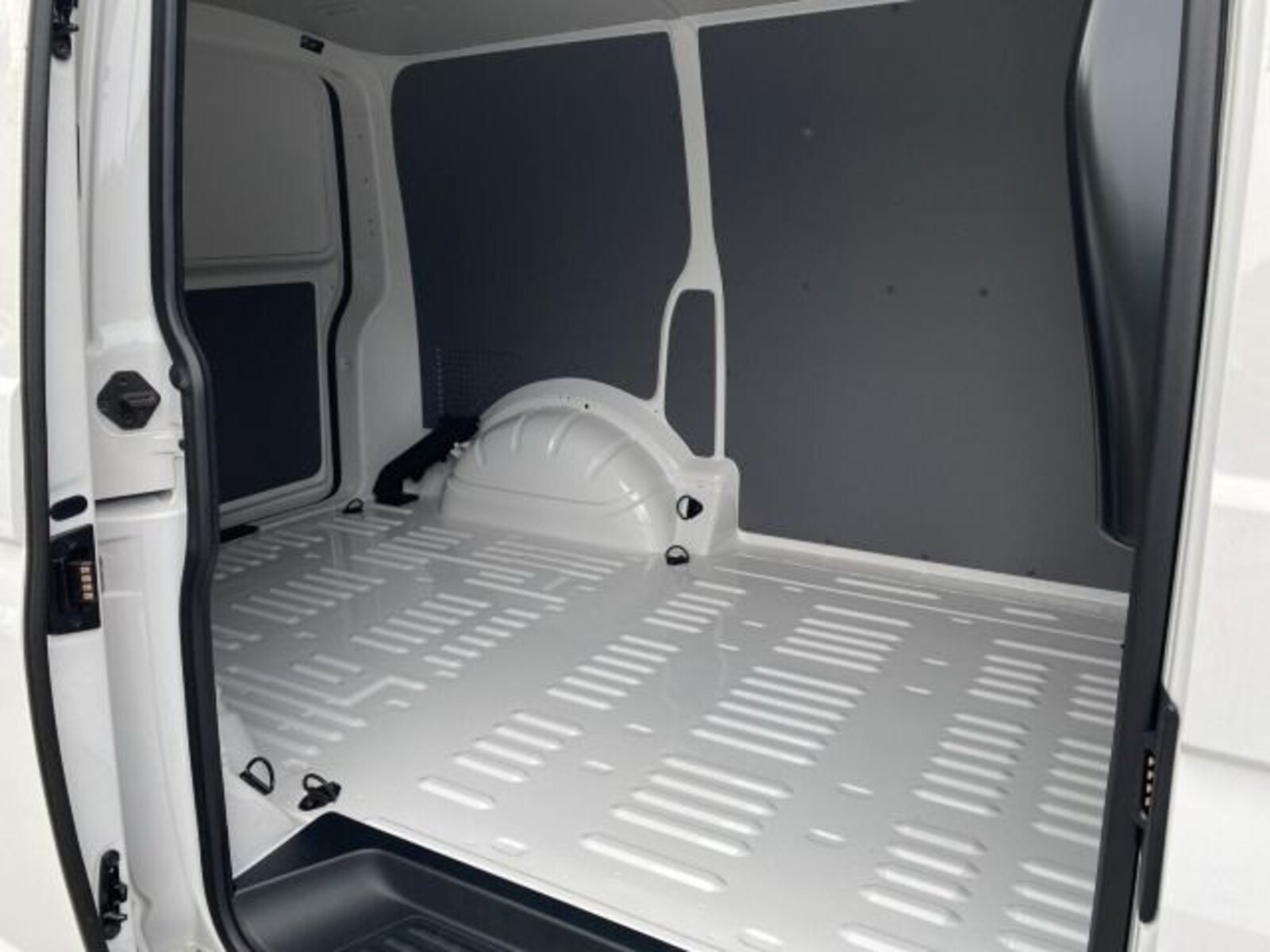 Volkswagen T6.1 Transporter Kasten kurzer Radstand – Bild 18