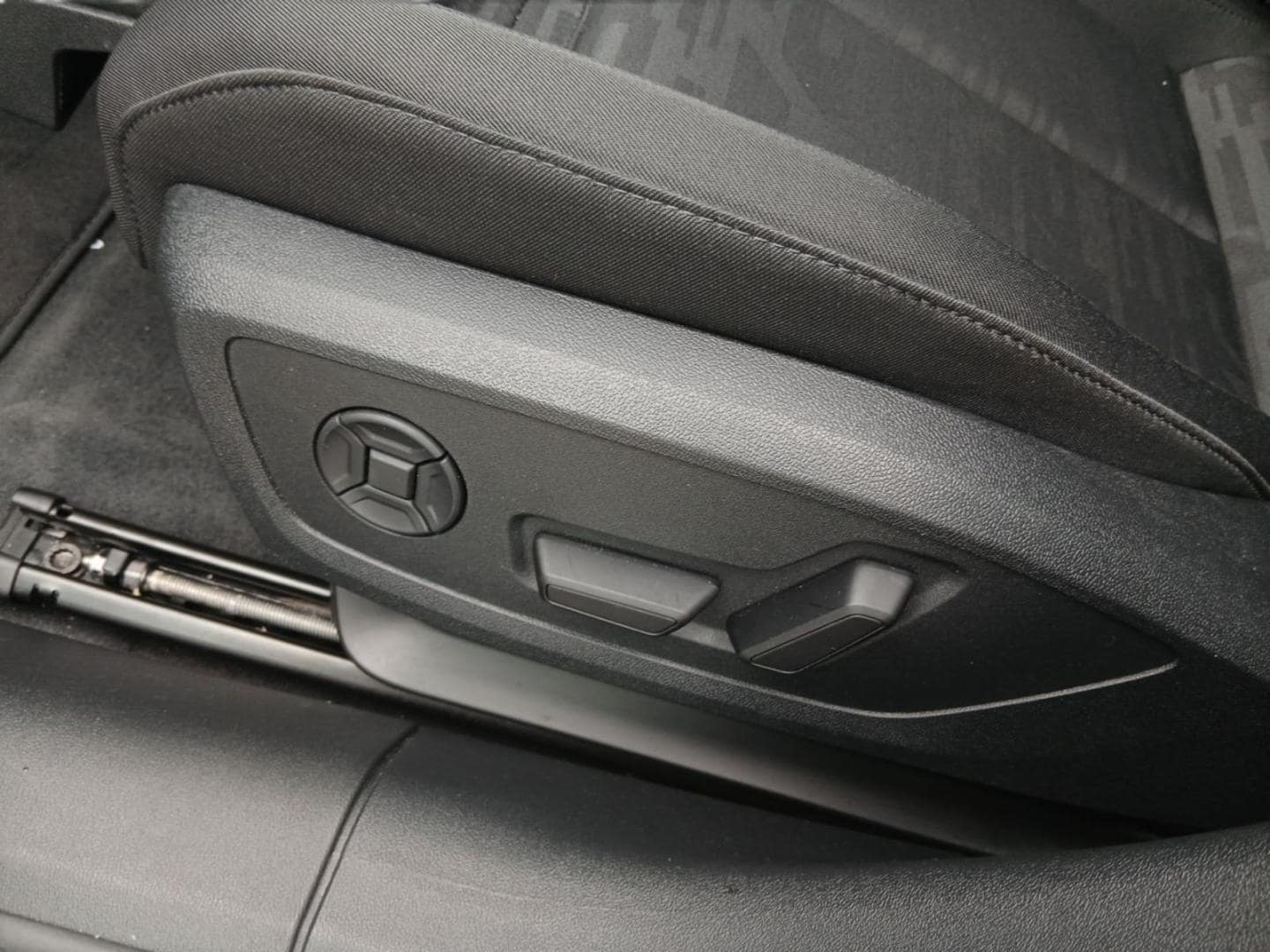 Bild über Audi A6 Avant TFSI 150 kW S tronic - für weitere Informationen kontaktieren Sie den Audi Partner
