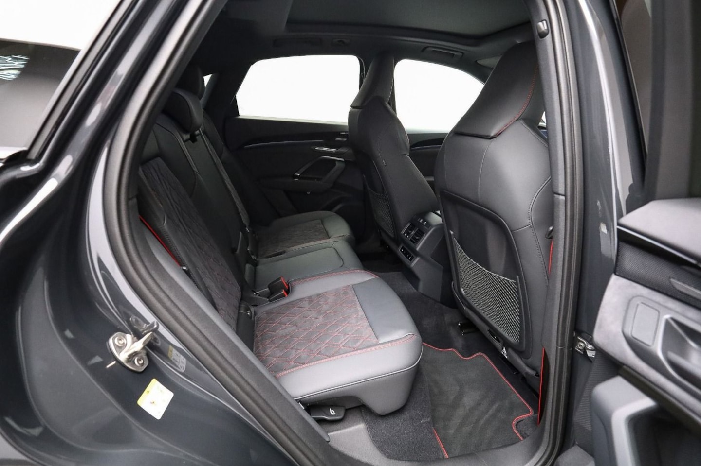 Bild über Audi SQ5 Sportback edition one mit Akzenten mythosschwarz TFSI 270 kW S tronic - für weitere Informationen kontaktieren Sie den Audi Partner
