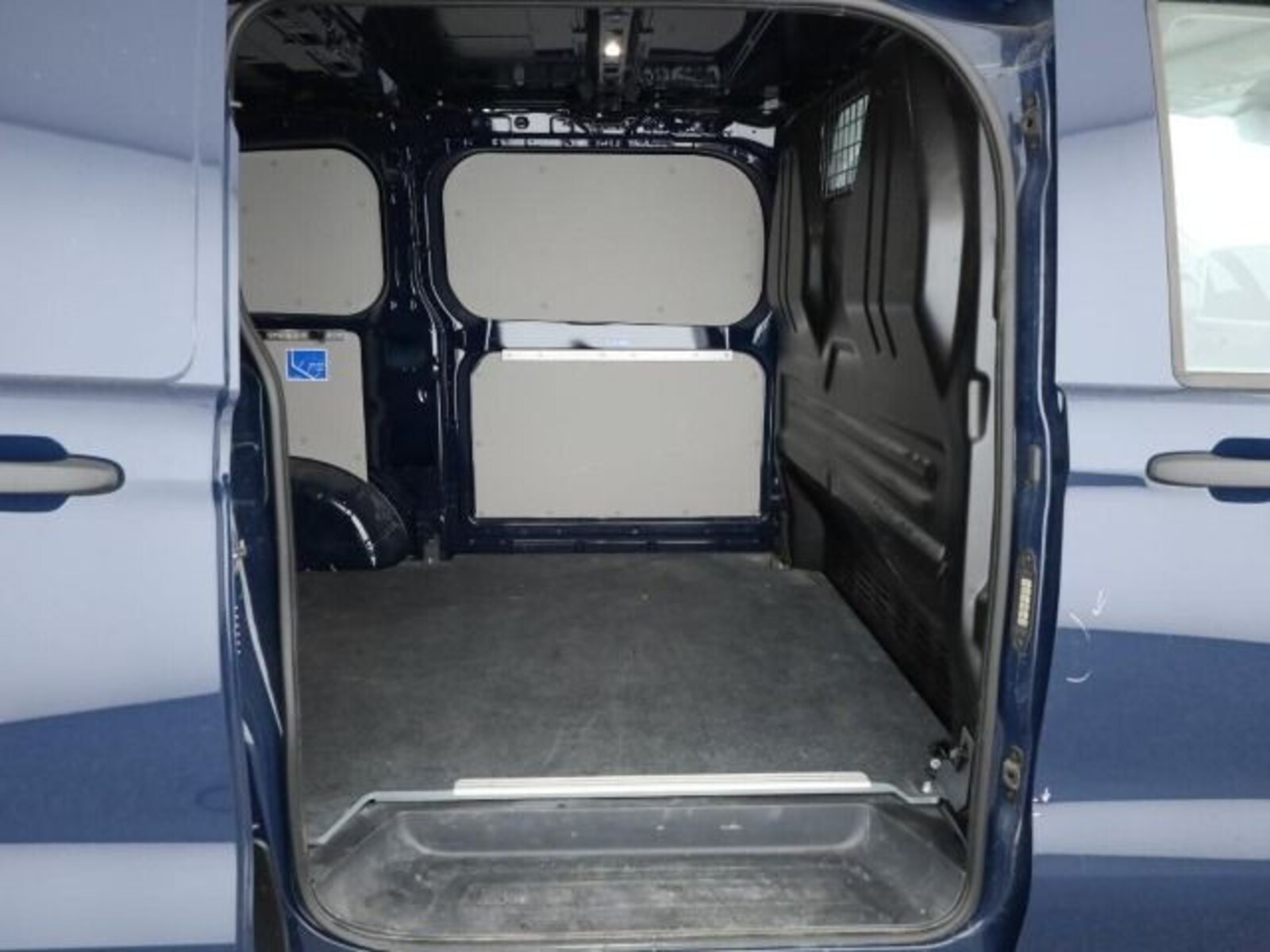 Volkswagen Transporter Kasten kurzer Radstand – Bild 8