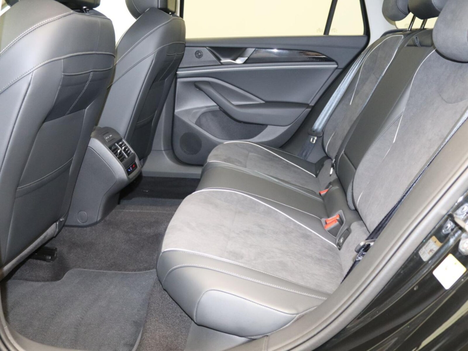 Volkswagen Passat – Bild 13
