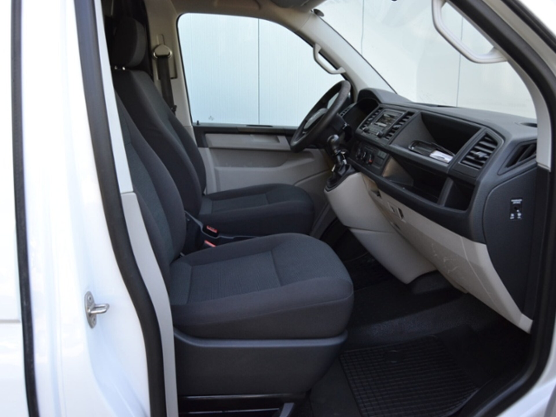 Volkswagen T6 Transporter Kasten kurzer Radstand