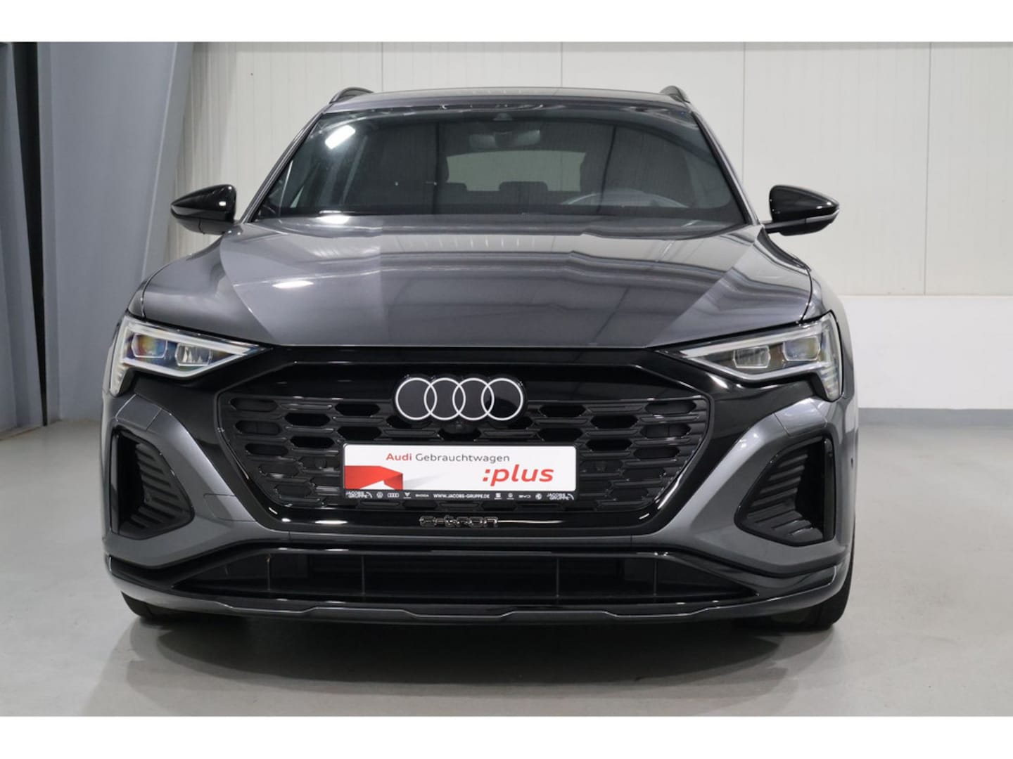 Bild über Audi Q8 e-tron S line 55 e-tron quattro - für weitere Informationen kontaktieren Sie den Audi Partner