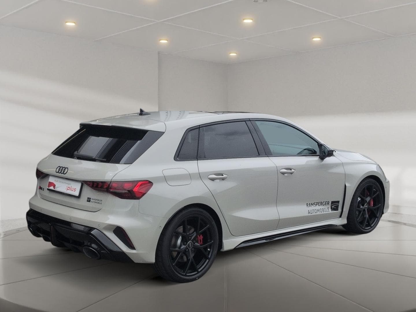 Bild über Audi RS 3 Sportback TFSI quattro S tronic - für weitere Informationen kontaktieren Sie den Audi Partner