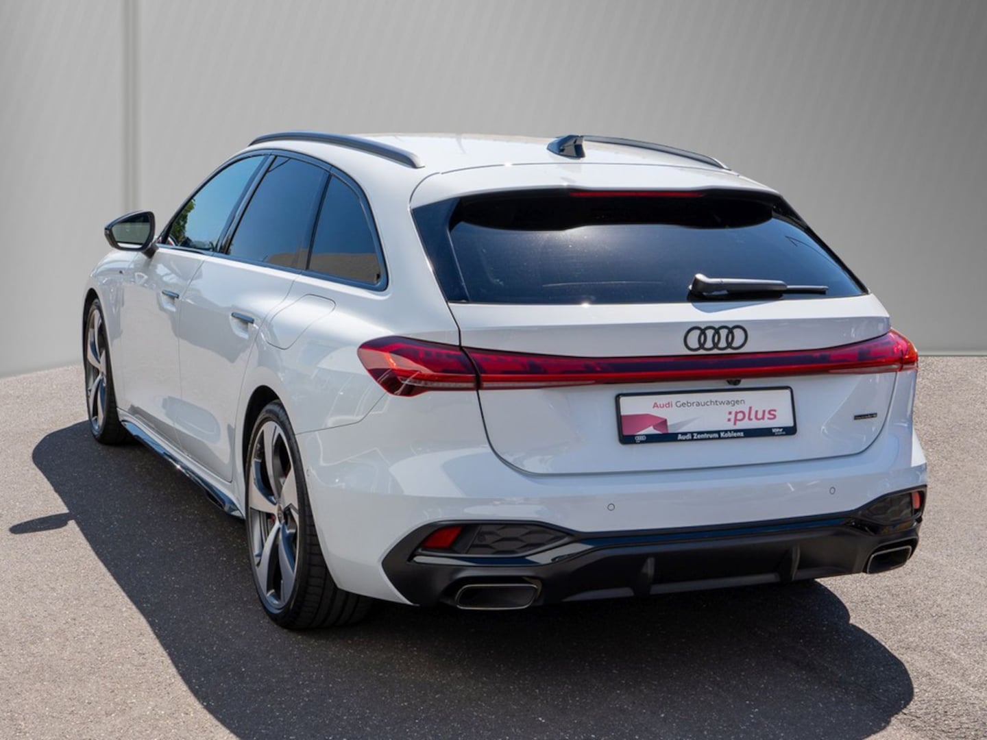 Bild über Audi A5 Avant e-hybrid e-hybrid quattro 270 kW S tronic - für weitere Informationen kontaktieren Sie den Audi Partner