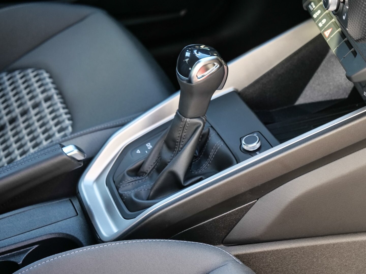 Bild über Audi A1 Sportback S line 30 TFSI S tronic - für weitere Informationen kontaktieren Sie den Audi Partner