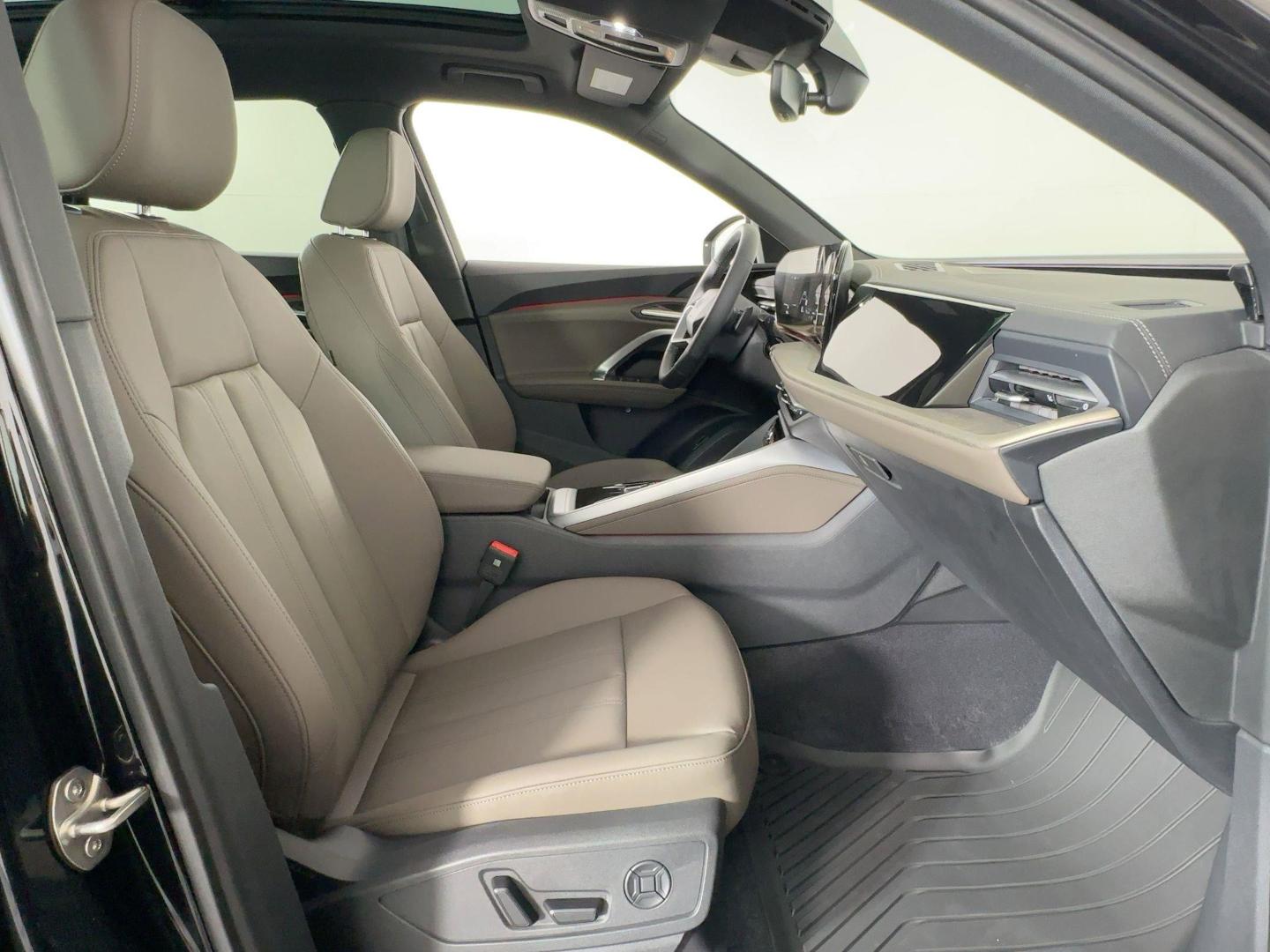 2025 Audi Q5 Premium - Photo 31