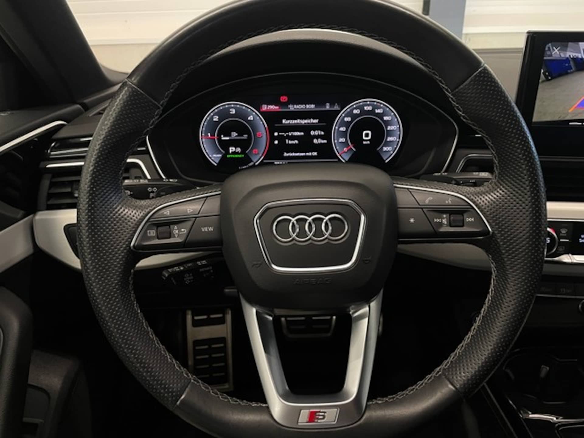 Audi A4 Avant S line