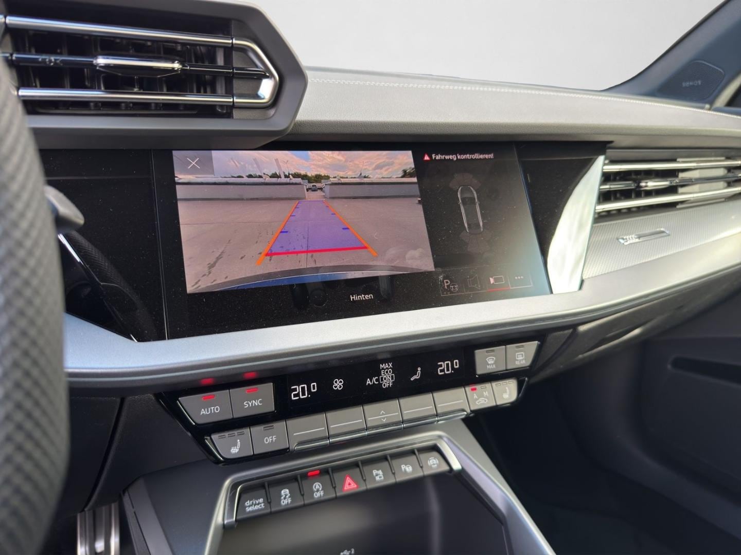 Bild über Audi A3 Limousine TFSI 110 kW S tronic - für weitere Informationen kontaktieren Sie den Audi Partner