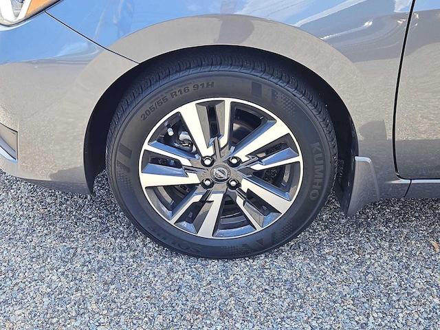 2024 Nissan Versa Sedan S - Photo 7