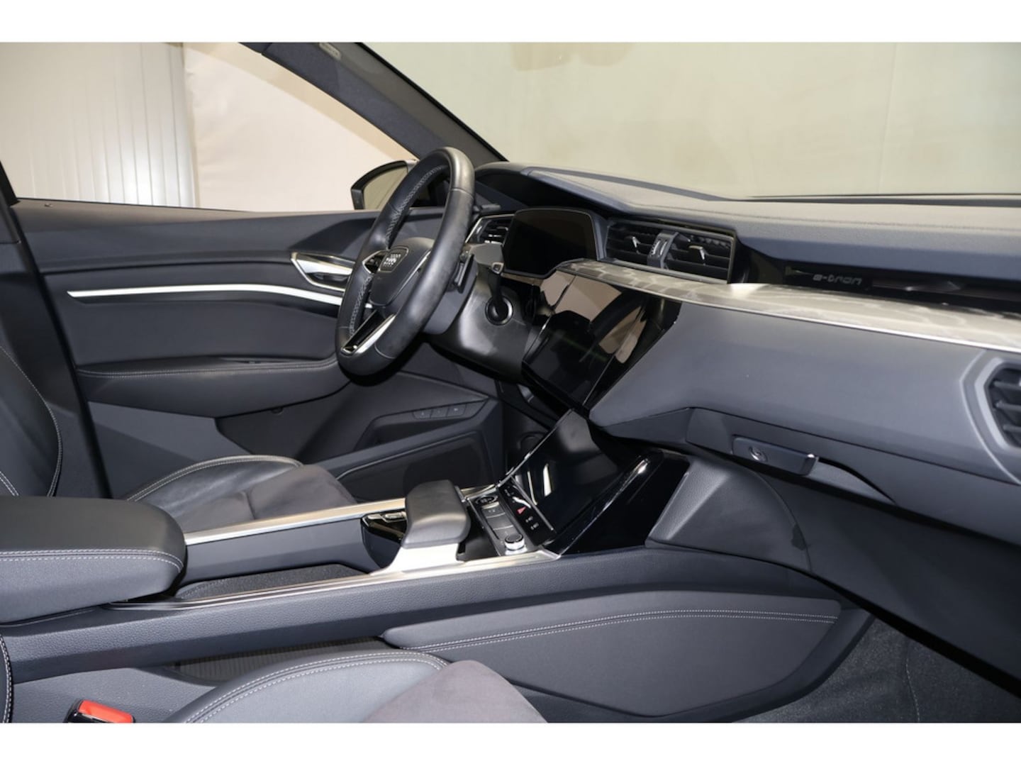 Bild über Audi Q8 e-tron S line 55 e-tron quattro - für weitere Informationen kontaktieren Sie den Audi Partner
