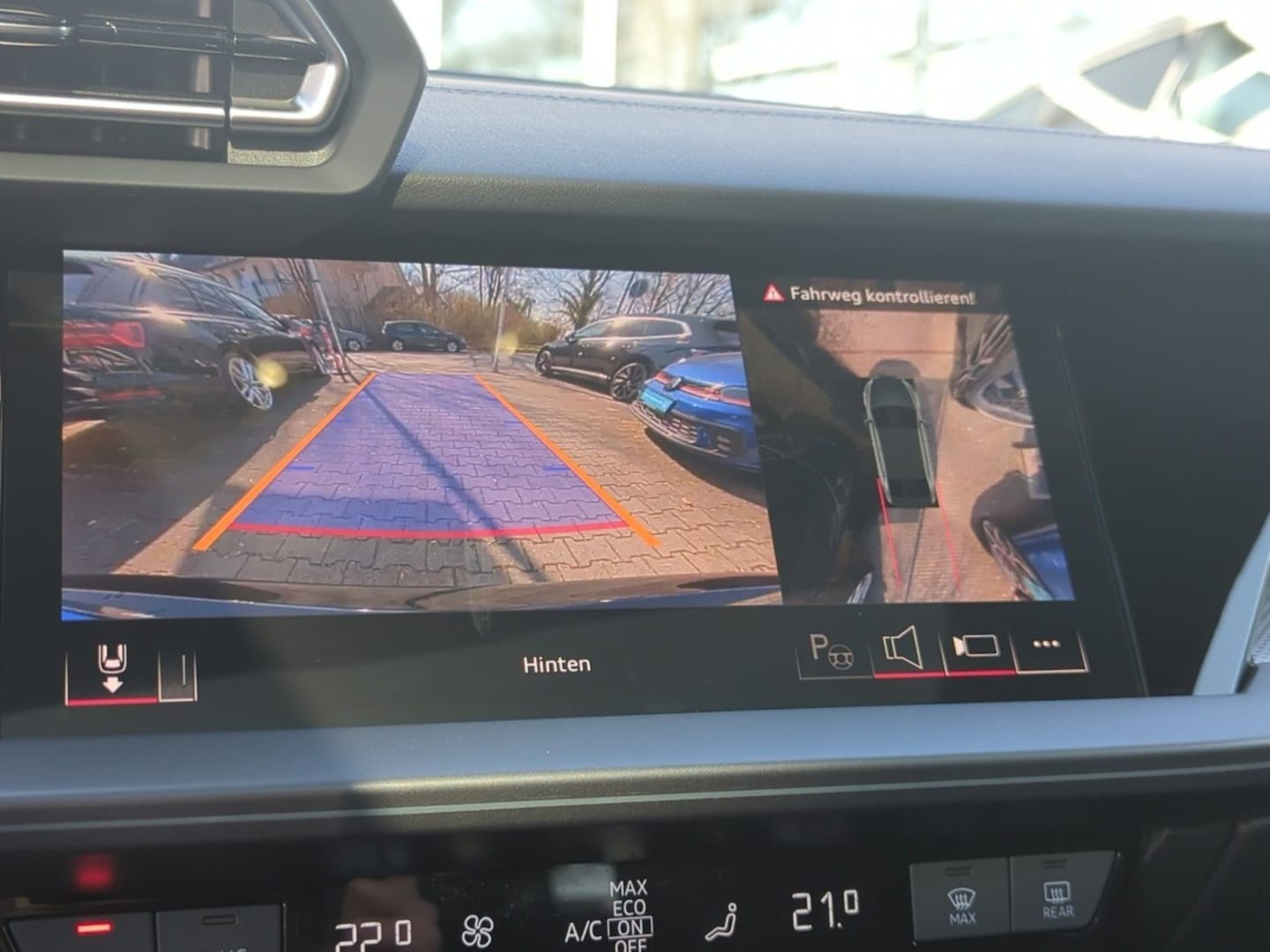 Bild über Audi S3 Limousine TFSI quattro S tronic - für weitere Informationen kontaktieren Sie den Audi Partner