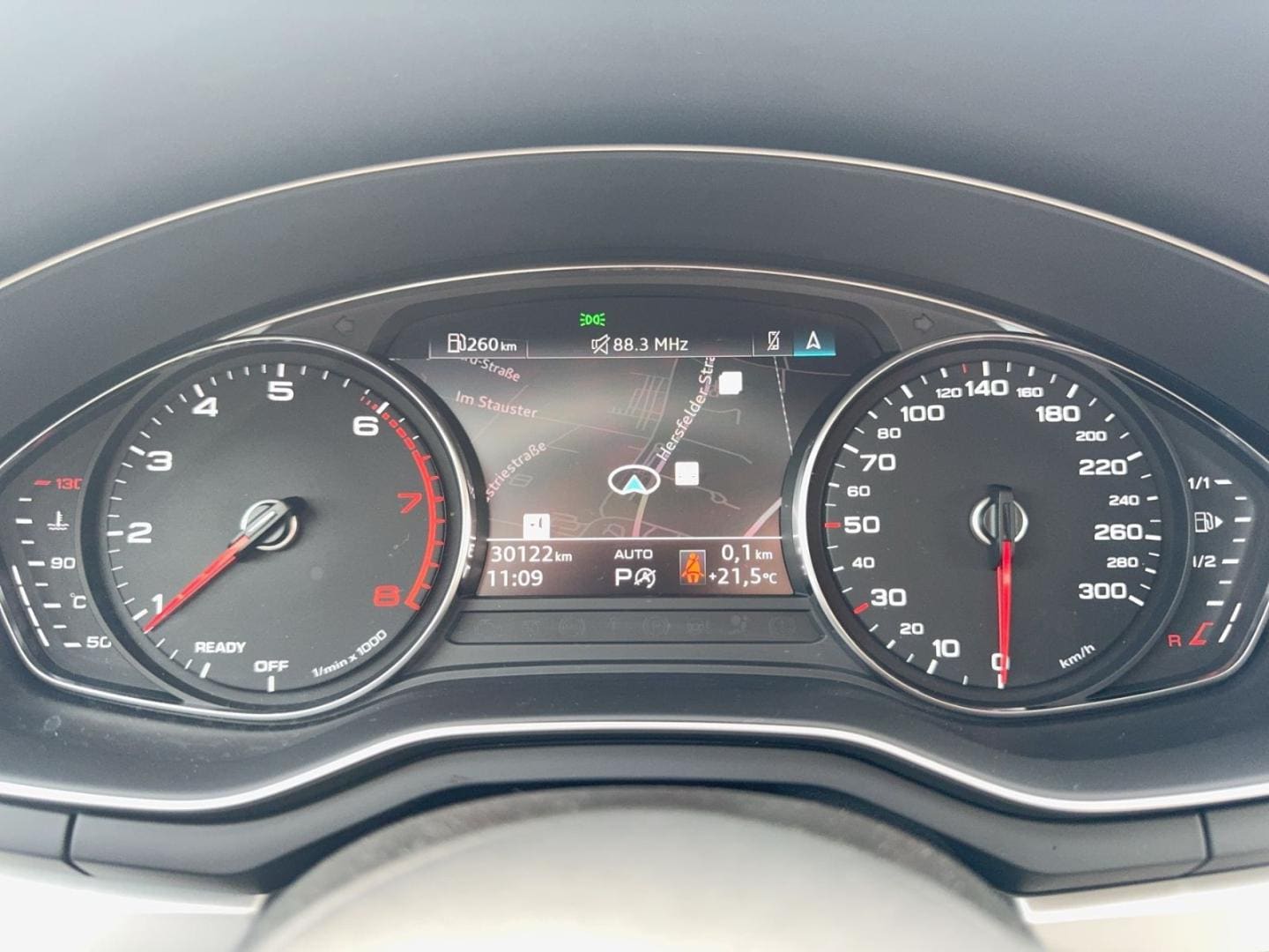 Bild über Audi A4 Avant S line 40 TFSI quattro S tronic - für weitere Informationen kontaktieren Sie den Audi Partner