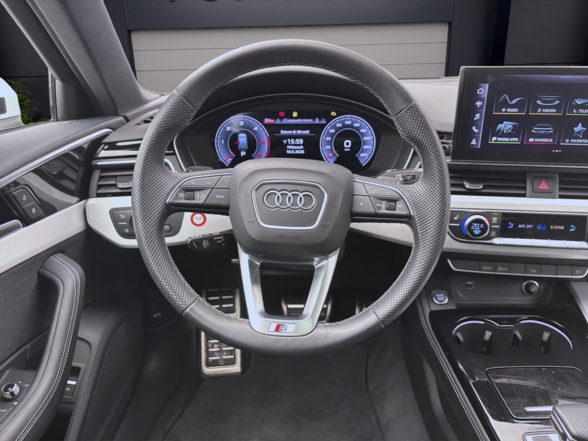 Audi A4 Avant S line