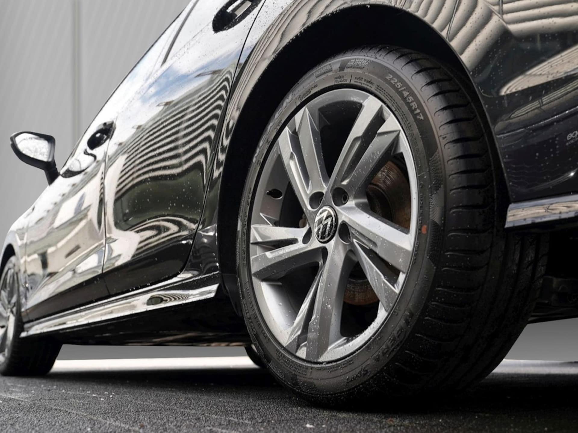 Volkswagen Golf R-Line
