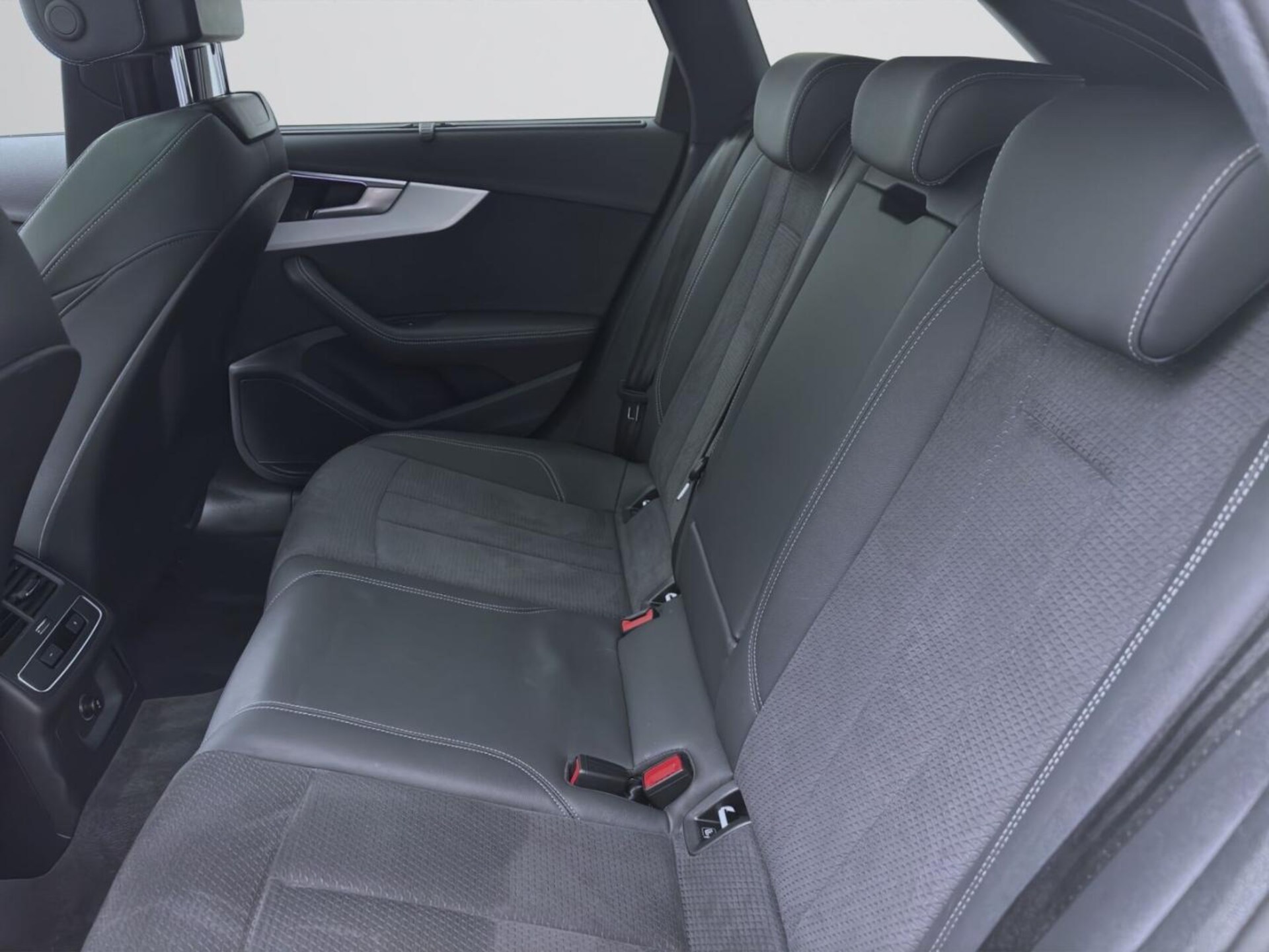 Audi A4 Avant S line