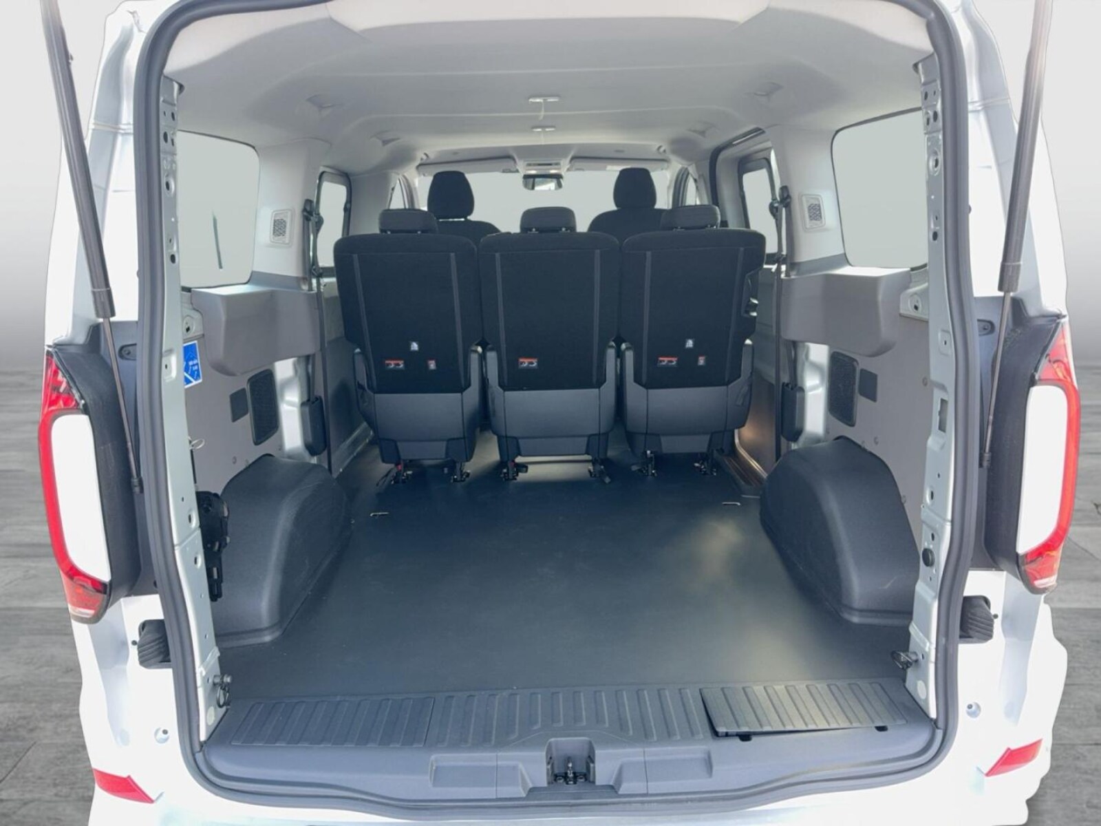 Volkswagen Transporter Kombi kurzer Radstand – Bild 12