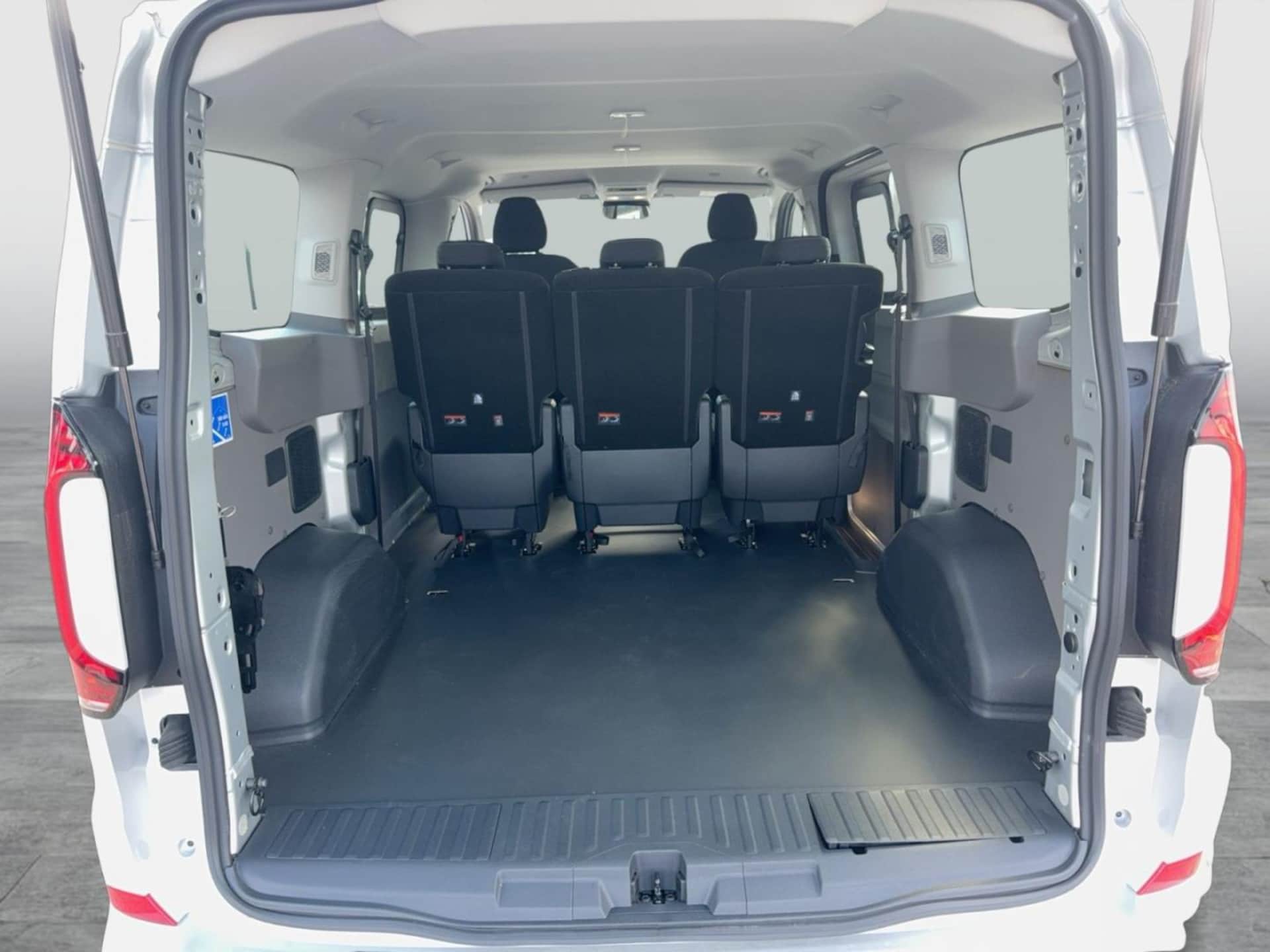 Volkswagen Transporter Kombi kurzer Radstand