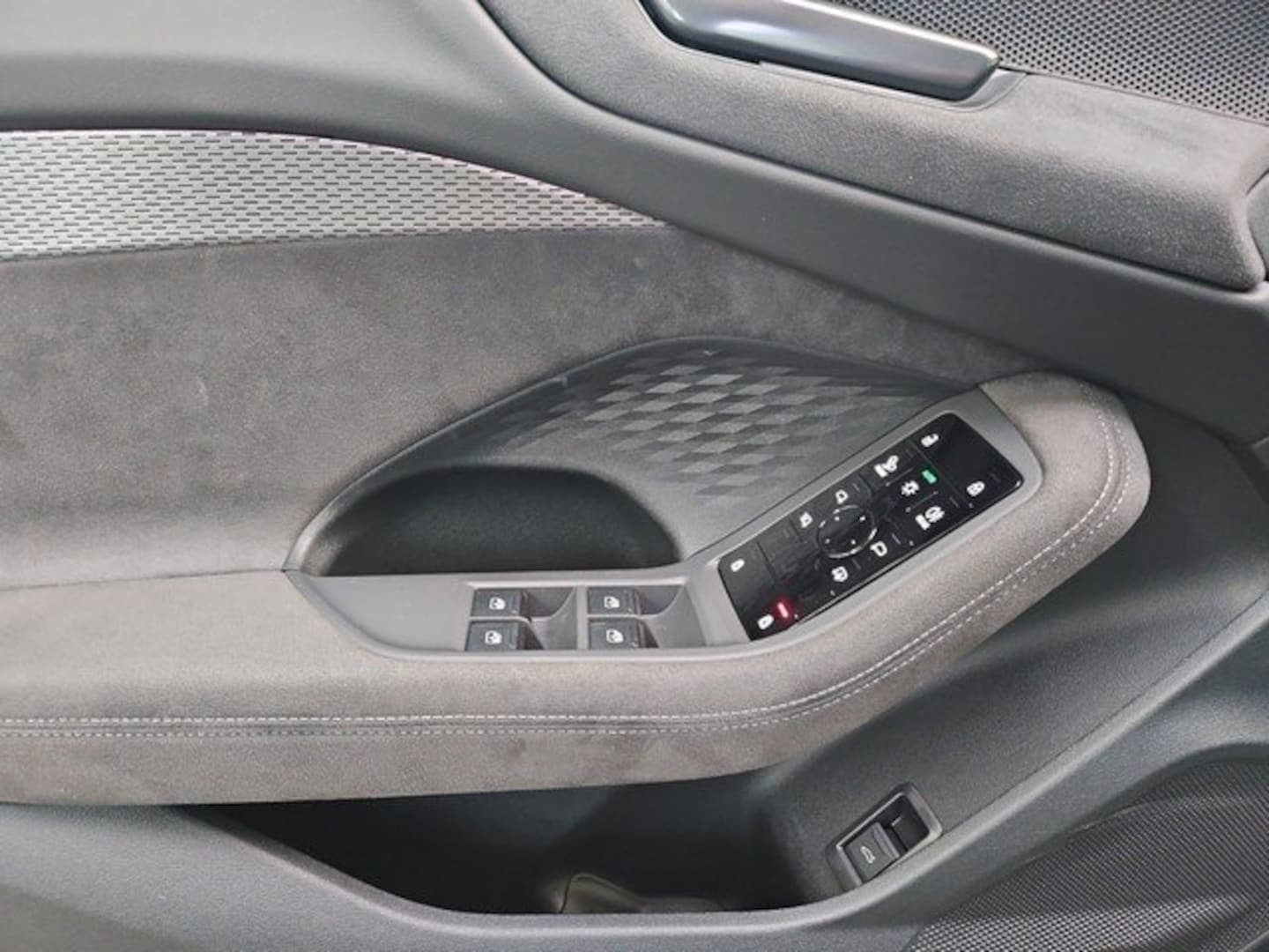 Bild über Audi A5 Limousine TFSI quattro S tronic - für weitere Informationen kontaktieren Sie den Audi Partner