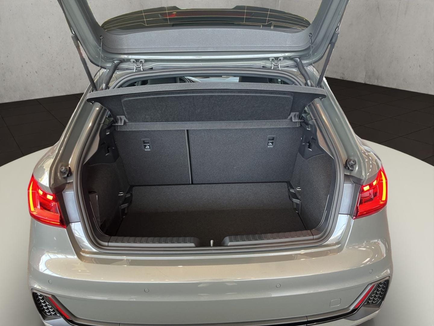 Bild über Audi A1 Sportback S line 30 TFSI 85(116) kW(PS) S tronic - für weitere Informationen kontaktieren Sie den Audi Partner