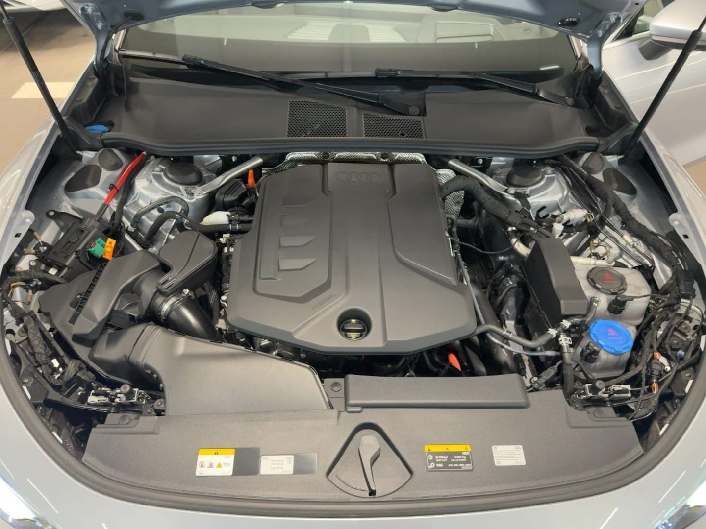 Bild über Audi A6 Avant e-hybrid e-hybrid quattro 220 kW S tronic - für weitere Informationen kontaktieren Sie den Audi Partner