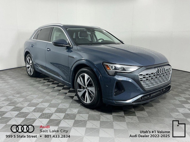 Photo of 2024 Audi Q8 e-tron 