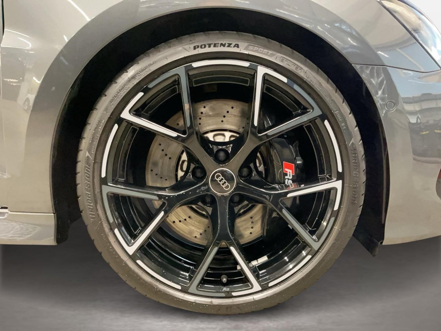 Bild über Audi RS 3 Sportback TFSI quattro S tronic - für weitere Informationen kontaktieren Sie den Audi Partner